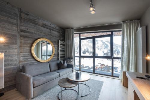 Suite with Mountain View