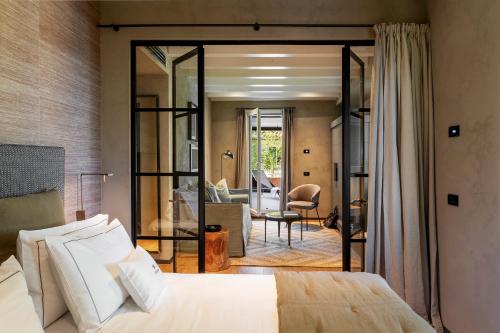 Deluxe Suite with Spa Bath