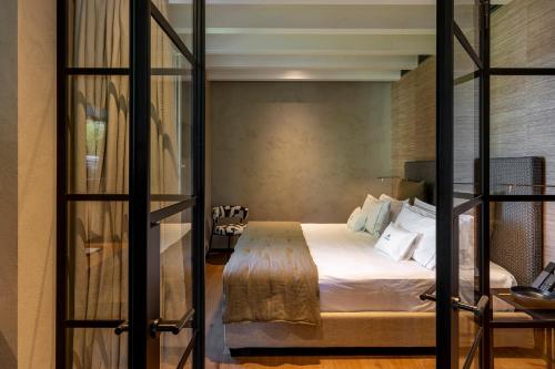 Deluxe Suite with Spa Bath