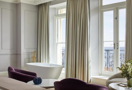Junior Suite with Sea View and Balcony