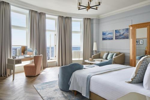 Junior Suite with Sea View and Balcony