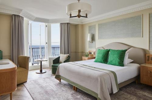 Feature Executive King with Sea View and Balcony