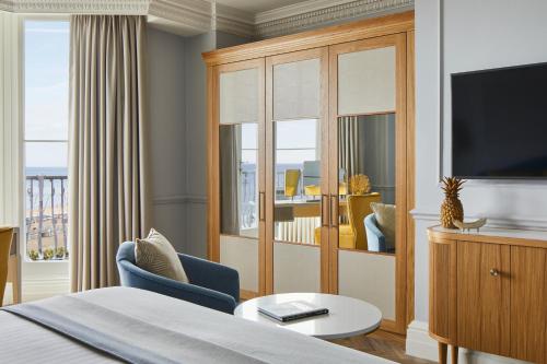 Feature Executive King with Sea View and Balcony