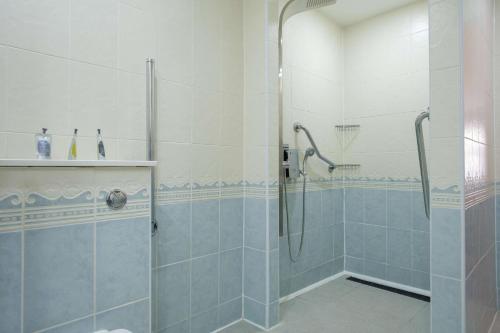 Superior Double Room with Roll-In Shower - Mobility Accessible/Non-Smoking