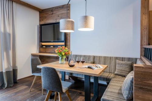 Two-Bedroom Apartment with Mountain View