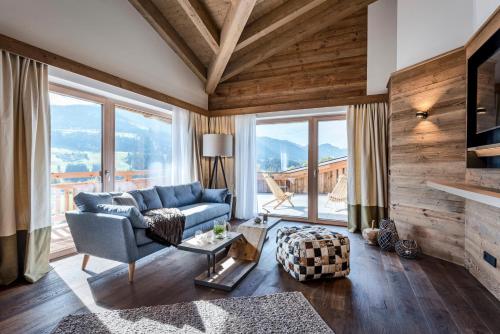 Penthouse Apartment with Mountain View