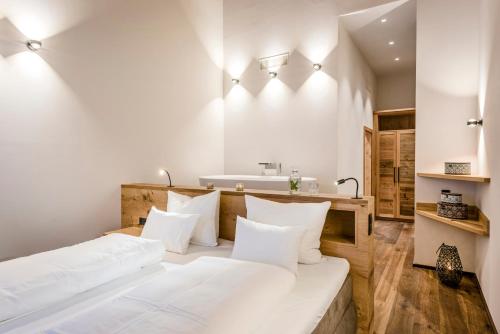 Penthouse Apartment with Mountain View