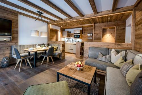 One-Bedroom Apartment with Lake View