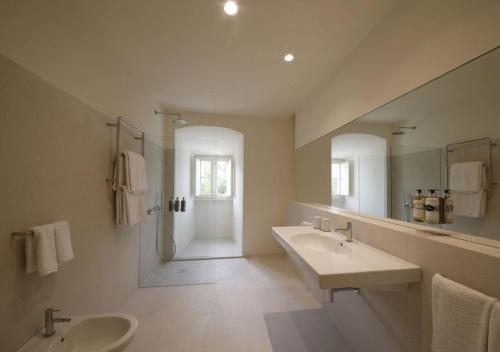 Twin Room with Cloister View
