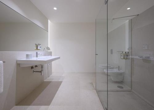 Twin Room with Cloister View