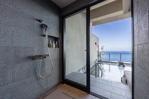 Deluxe Suite with Spa Bath