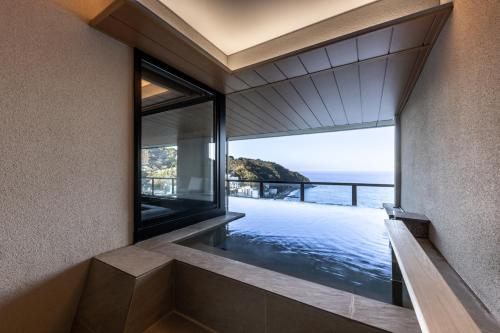 Standard Twin Room with Sea View
