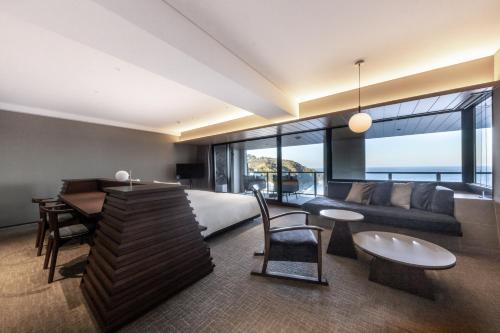 Standard Twin Room with Sea View