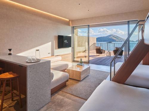 Bunk Bed Room with Terrace and Ocean View - West Wing