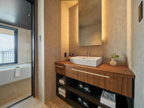 Twin Room with Terrace and Ocean View - West Wing