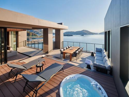 Penthouse with Ocean View - West Wing