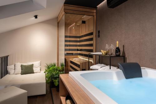 Deluxe Double Room with Jacuzzi and Sauna