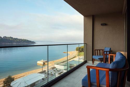 King Suite with Sofa Bed and Balcony - Seafront/The Isolano