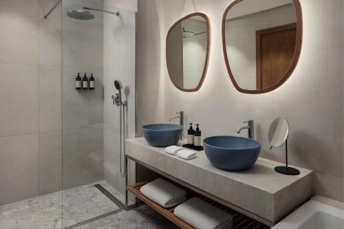 King Suite with Sofa Bed and Balcony - Seafront/The Isolano