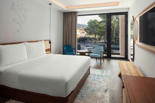 King room with Balcony -Pine Room/Park View
