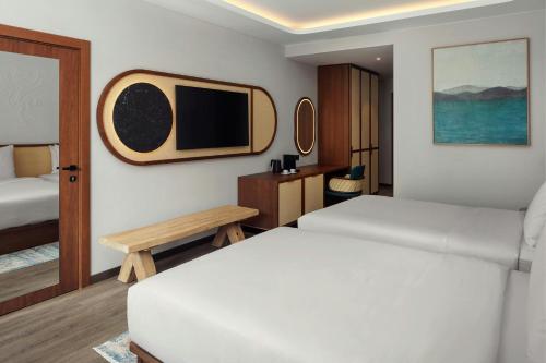 Double Room with Balcony - Pine Room/Park View