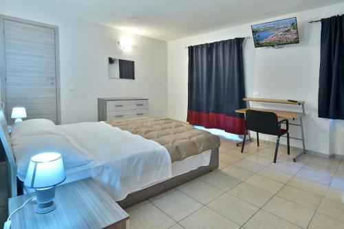 Basic Triple Room