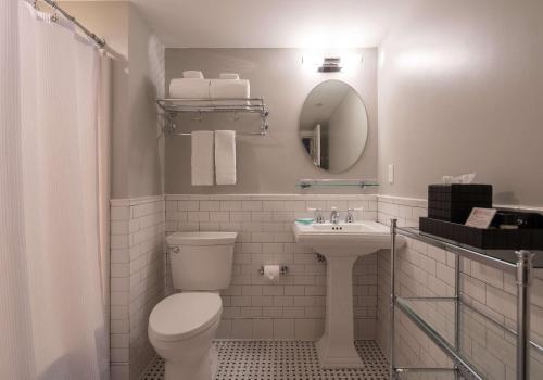 Standard Queen Room