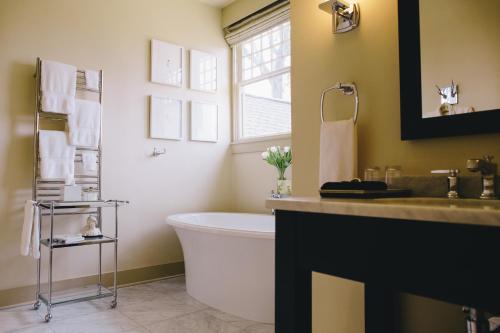 Deluxe King Suite