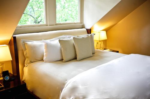 Deluxe King Suite