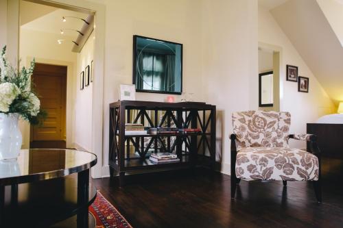 Deluxe King Suite