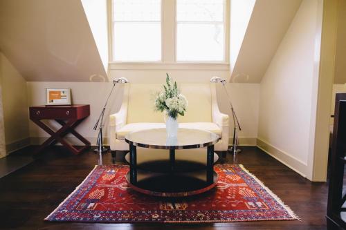 Deluxe King Suite