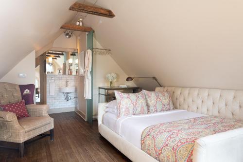 Queen Room with City View