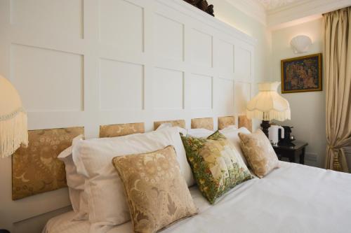 2 Winston Churchill Room