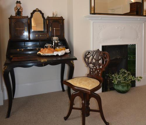 2 Winston Churchill Room