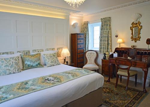 5 Tennyson Room