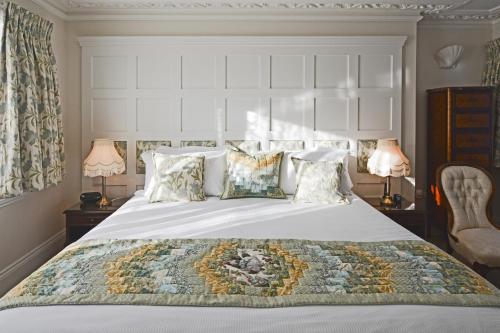 5 Tennyson Room