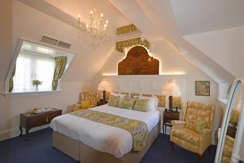 7 Charles Dickens Room