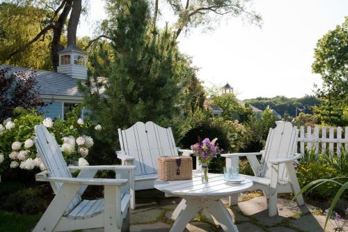 Endless Summer Cottage With Garden View