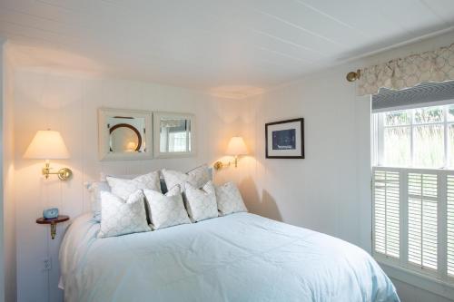 Float In Cottage with Cove View
