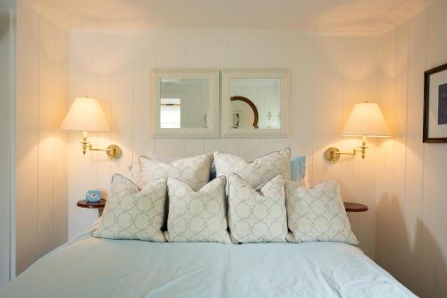 Float In Cottage with Cove View