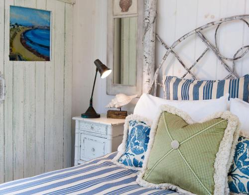 Sea Mist Cottage with Cove View