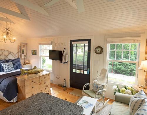 Sea Mist Cottage with Cove View