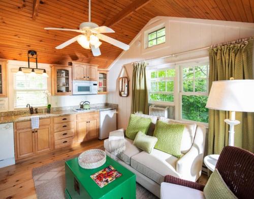Smooth Sailing Cottage with Garden View