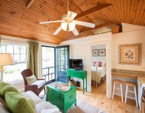 Smooth Sailing Cottage with Garden View