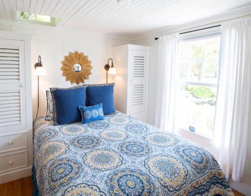 Sea Worthy Cottage with Garden View