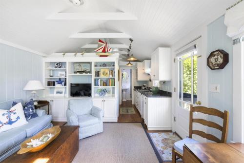 Harbor Cottage with Cove View