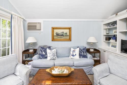 Harbor Cottage with Cove View