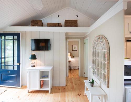 Sandpiper Cottage with Garden View