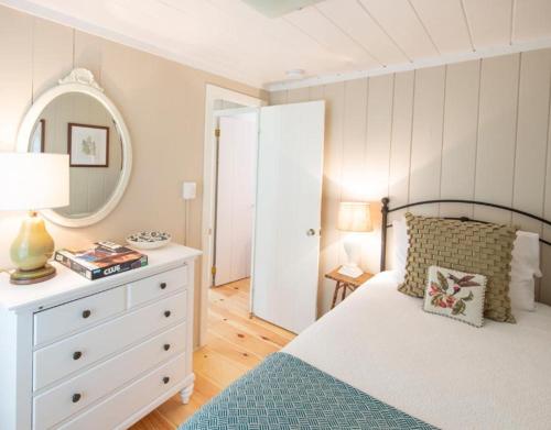 Sandpiper Cottage with Garden View