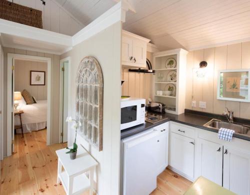 Sandpiper Cottage with Garden View